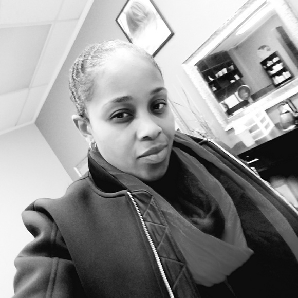 Meet your Posher, The Sauce Goddess - Picture 2 of 2